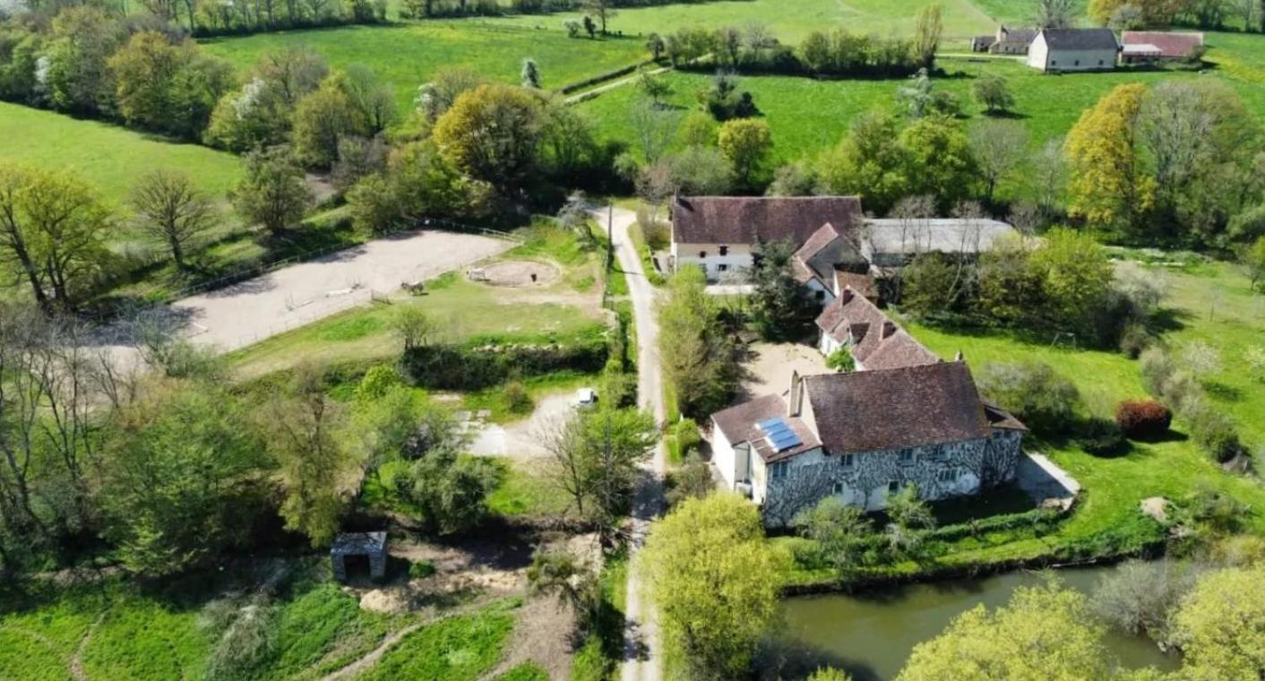 Ferme Equestre & Chambres D'Hotes Gateau Stables Proche Guedelon Saint-Amand-en-Puisaye 外观 照片